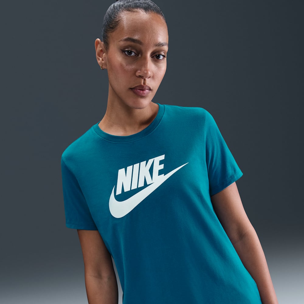 Nike Sportswear Essentials