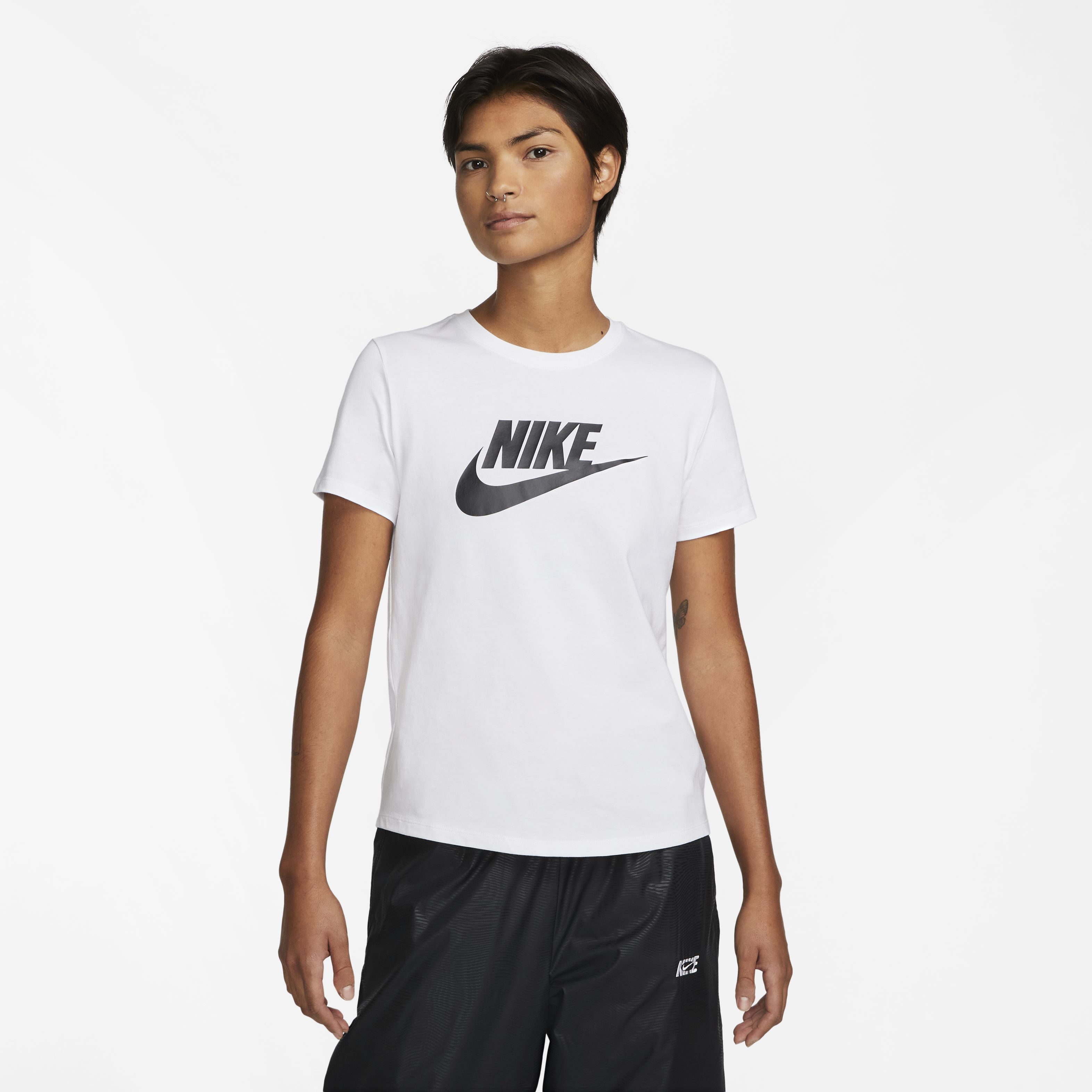 Nike Sportswear Essentials